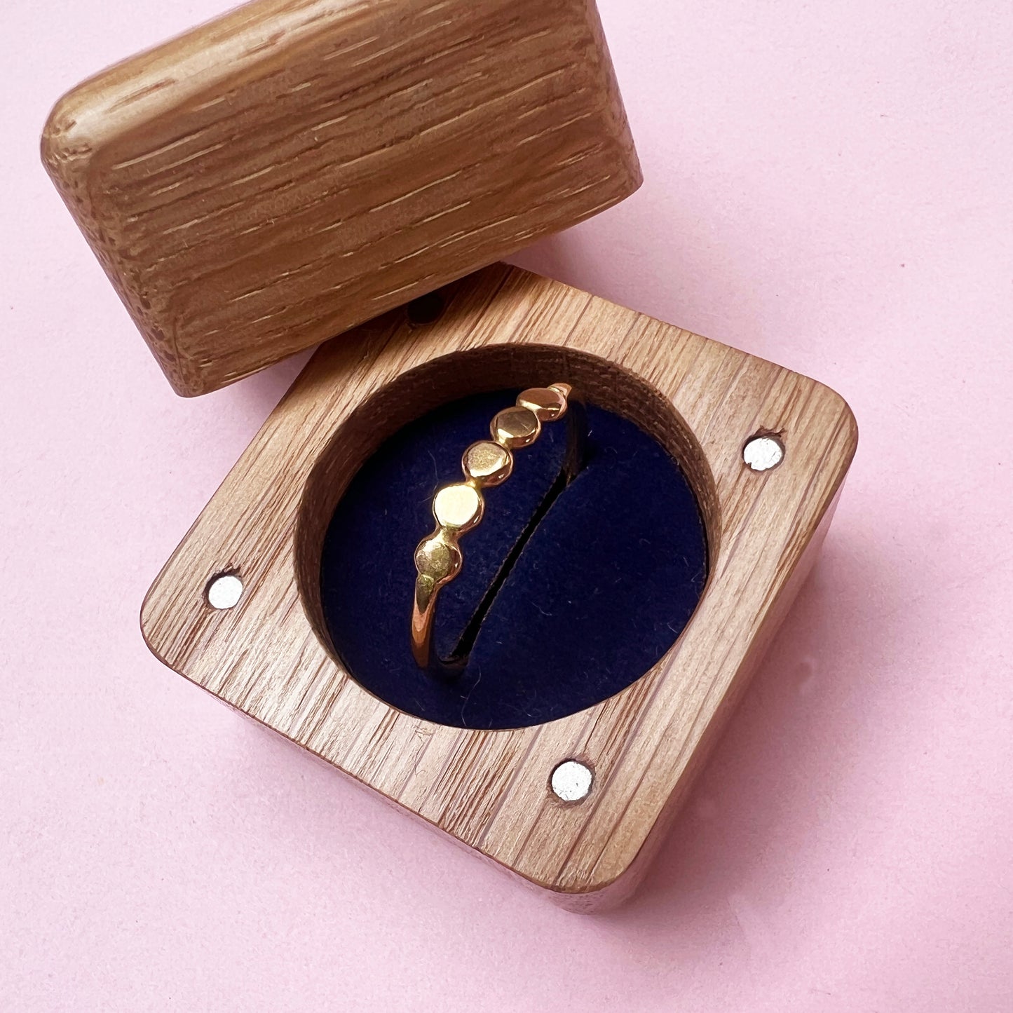 18ct Gold bubble detail ring