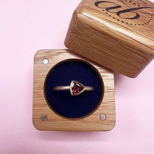 18ct Gold Set Garnet Ring