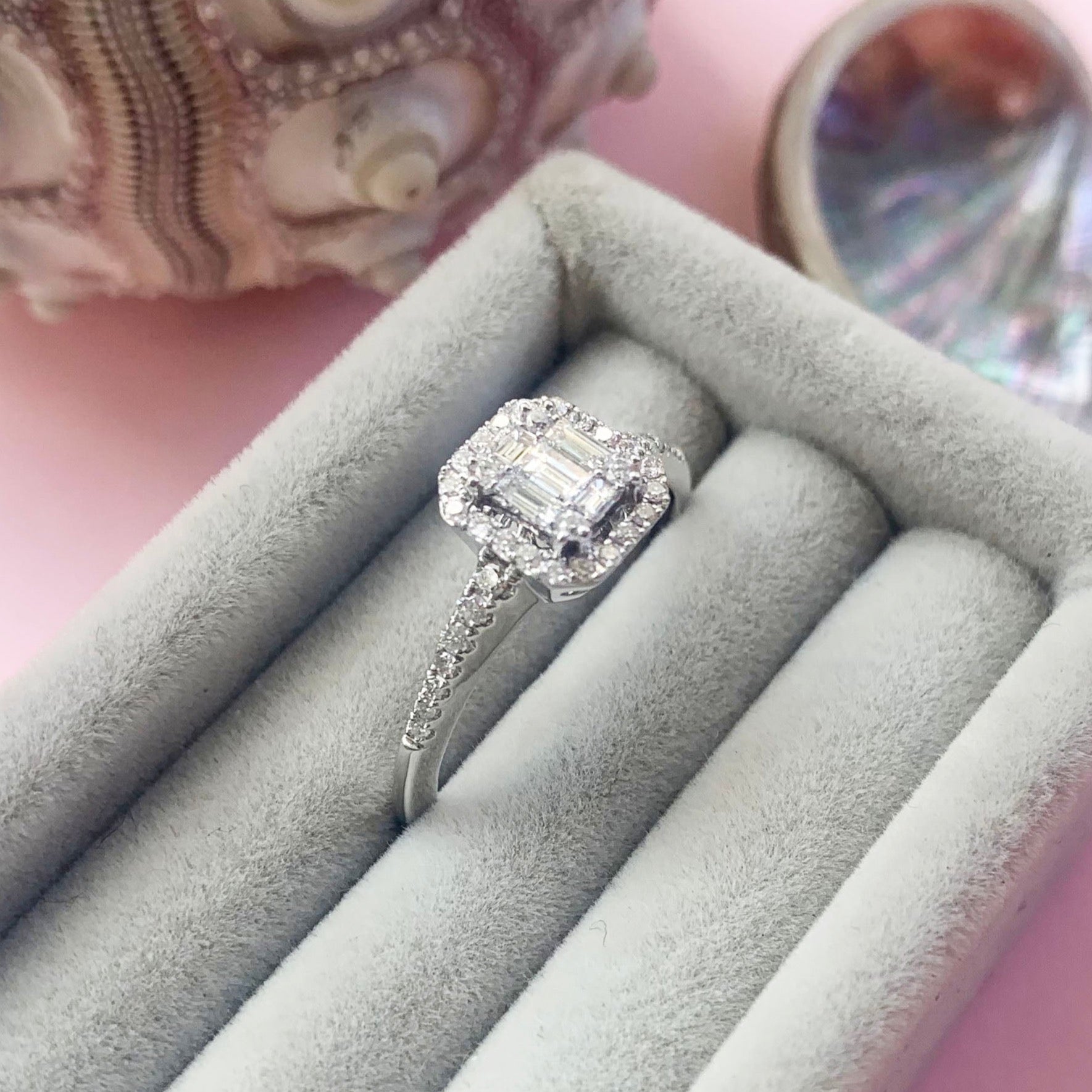 18ct white gold halo cluster diamond ring, 18ct white gold ring, 18ct gold diamond ring, halo cluster diamond ring, diamond ring, gold diamond ring