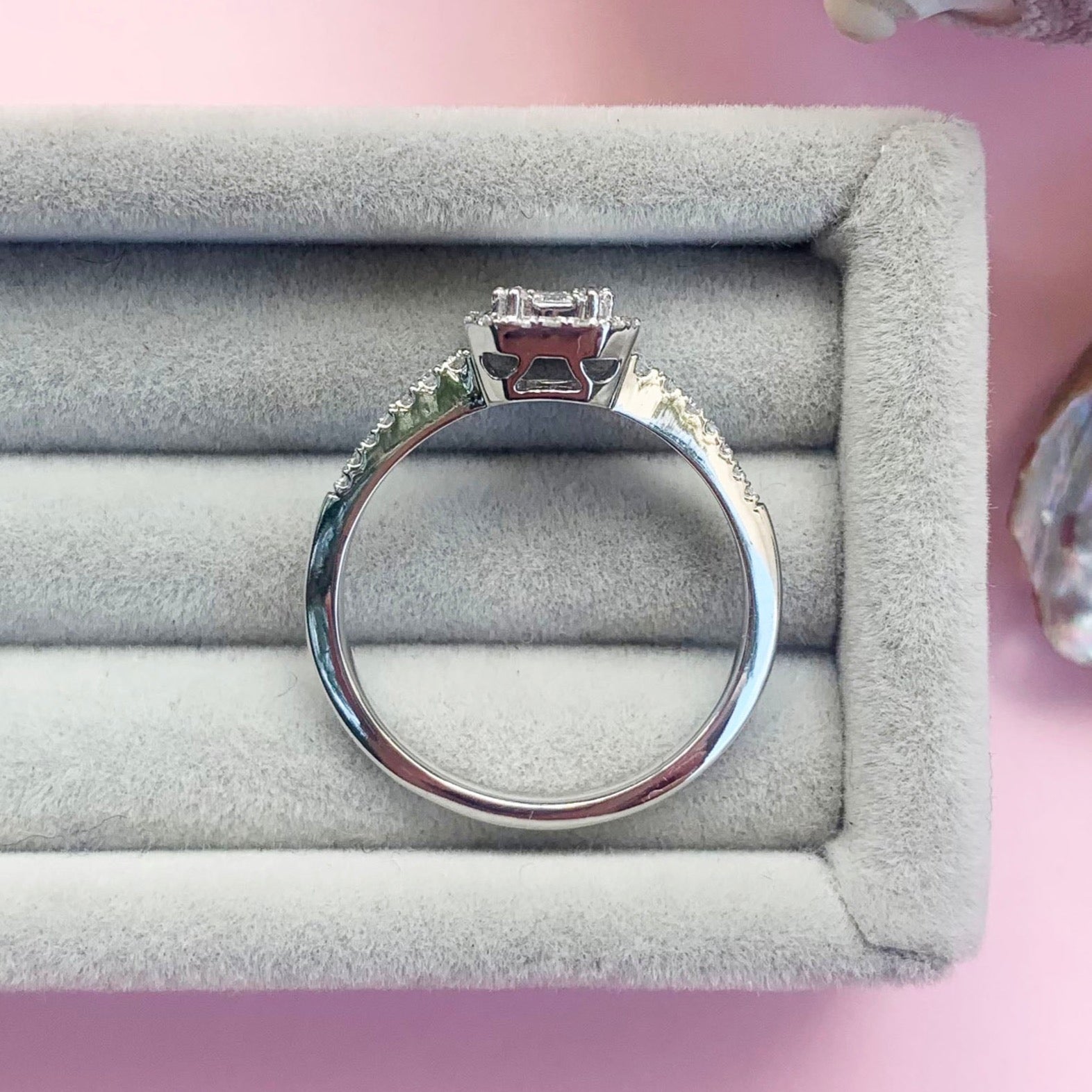 18ct white gold halo cluster diamond ring, 18ct white gold ring, 18ct gold diamond ring, halo cluster diamond ring, diamond ring, gold diamond ring