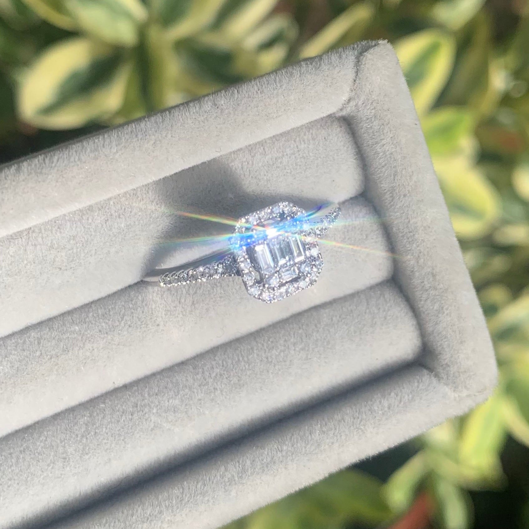 18ct white gold halo cluster diamond ring, 18ct white gold ring, 18ct gold diamond ring, halo cluster diamond ring, diamond ring, gold diamond ring