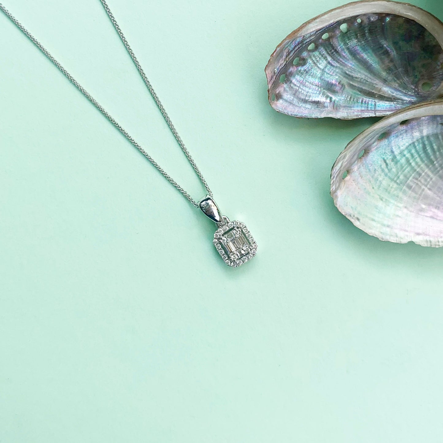 18ct white gold diamond pendant, diamond cluster pendant, white gold necklace, 18ct white gold necklace, diamond pendant, white gold diamond necklace