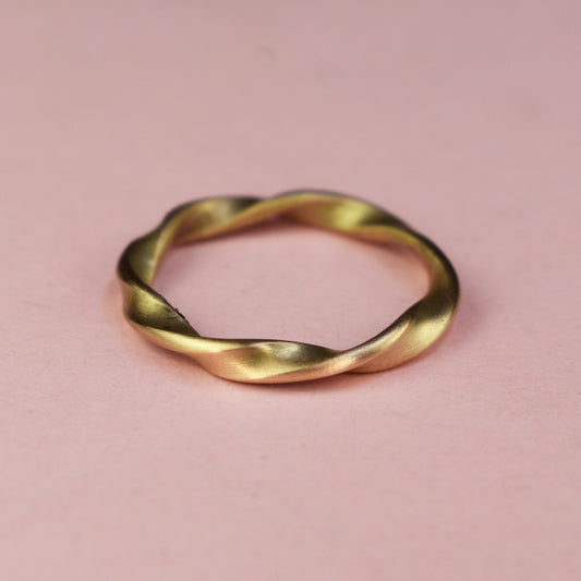 Roman Twist Ring 9ct Gold