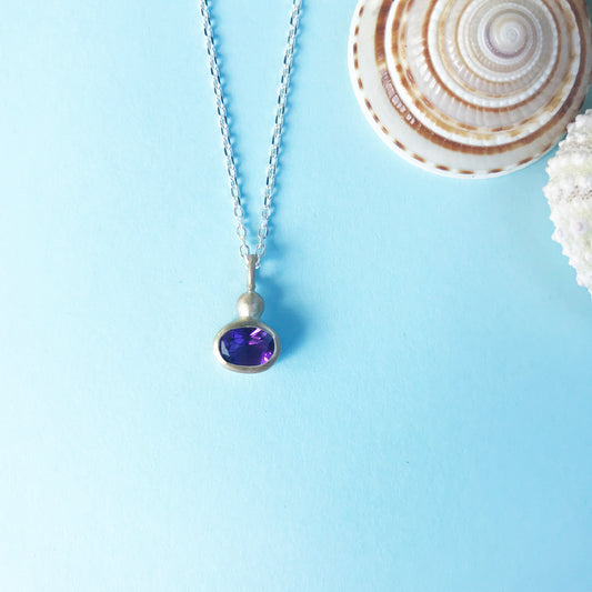 9ct gold and amethyst pendant on silver chain and gold detailing, 9ct gold necklace, 9ct gold amethyst necklace, oval amethyst bezel, amethyst necklace, gold amethyst necklcae