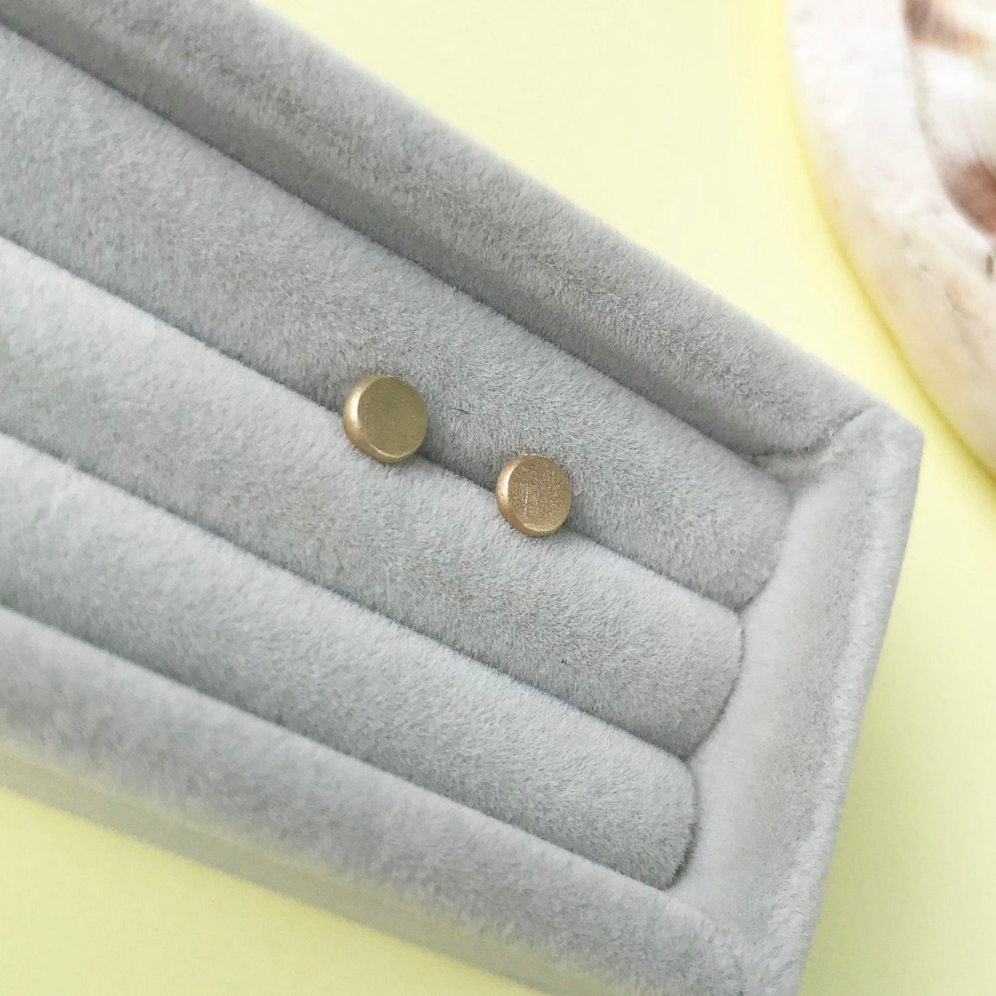 9ct yellow gold bubble stud earrings, 9ct gold earrings, 9ct yellow gold circle earrings, gold circle studs, simple studs, 9ct yellow gold stud earrings
